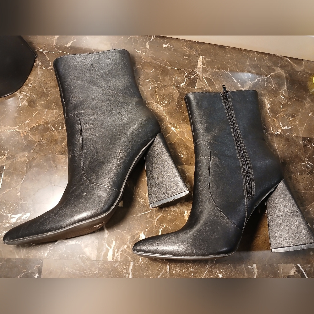 Sleek Black Heeled Boots for Women - Picture 3 of 16